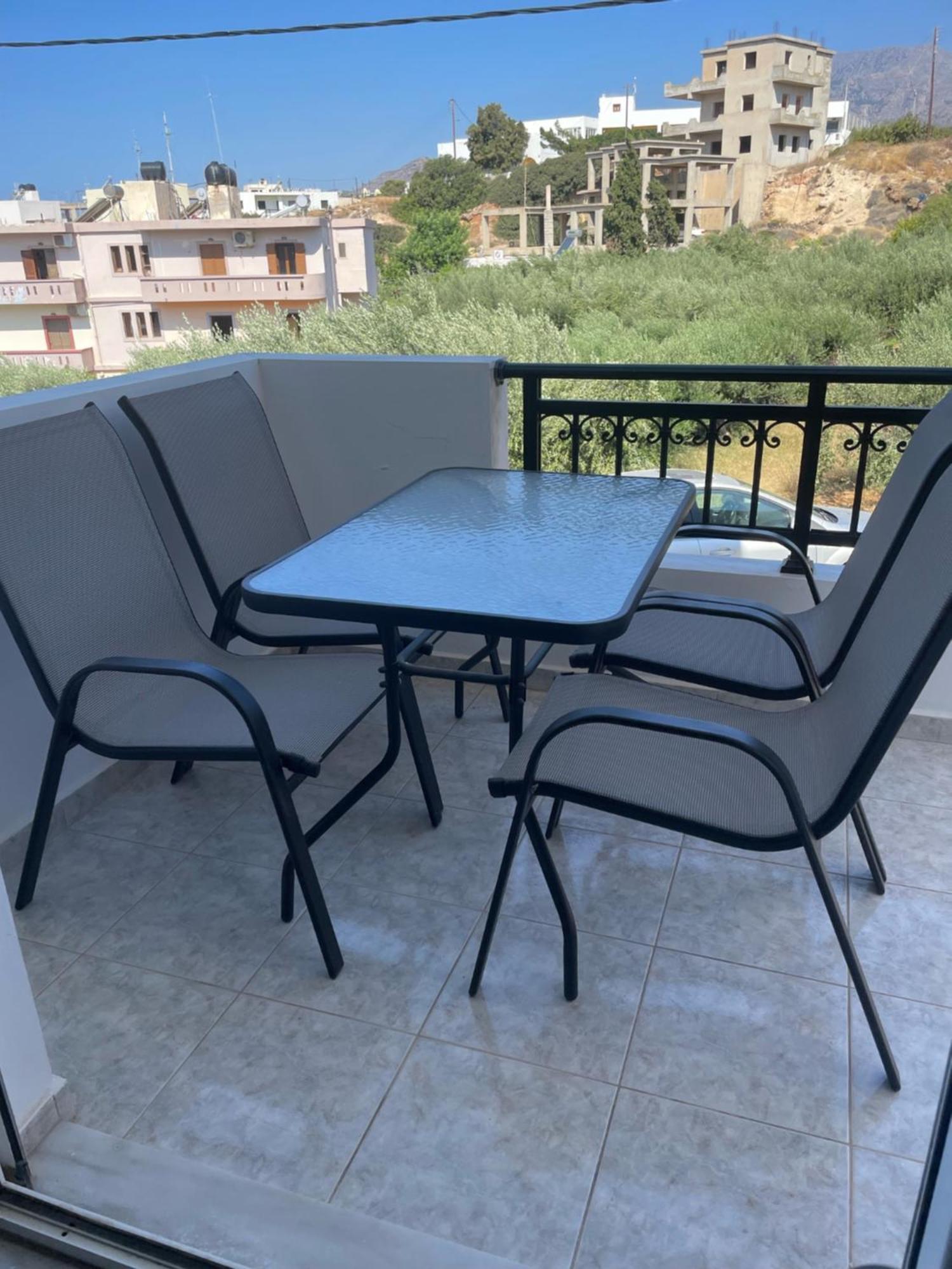Blue Sky Apartments Makrýgialos Buitenkant foto